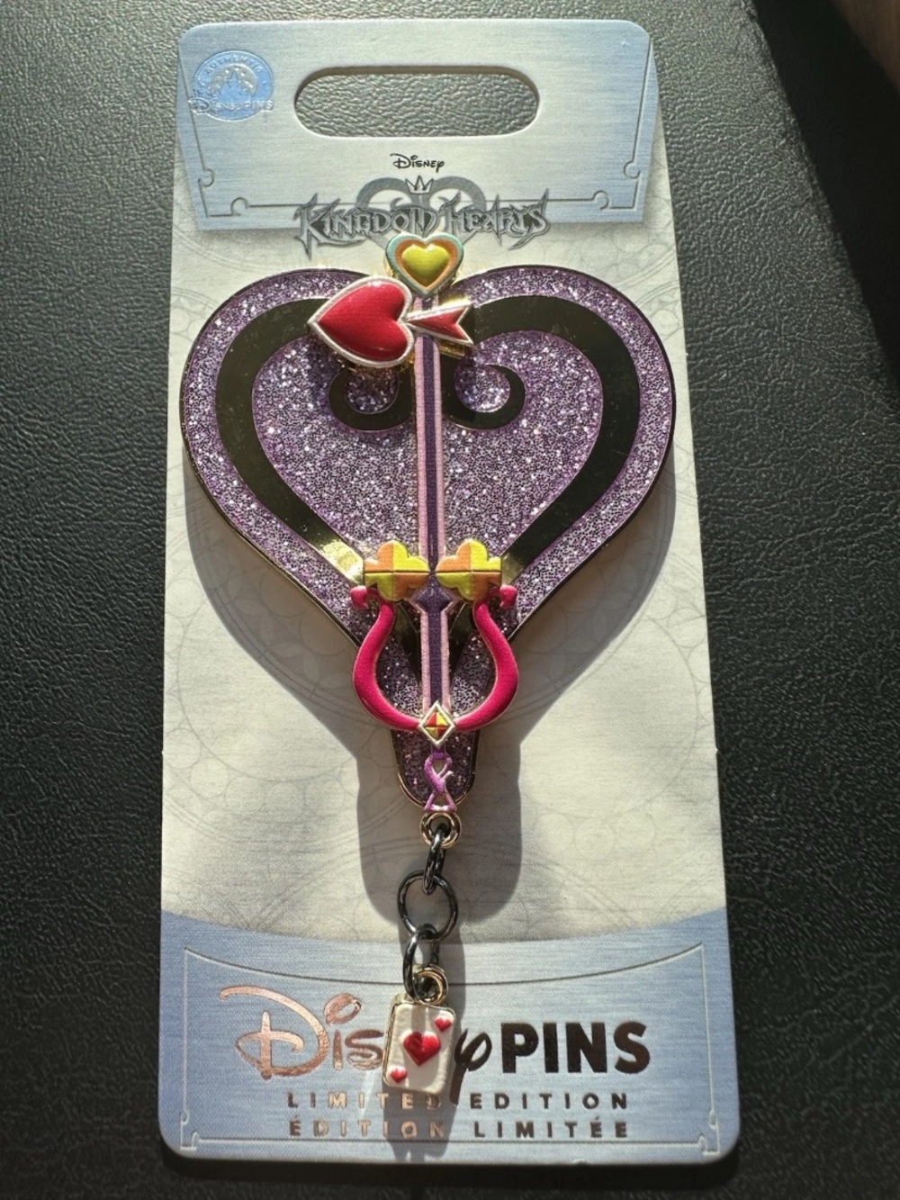 Disney Parks Kingdom Hearts Queen LADY LUCK Alice KEYBLADE LE 4000 PIN NEW